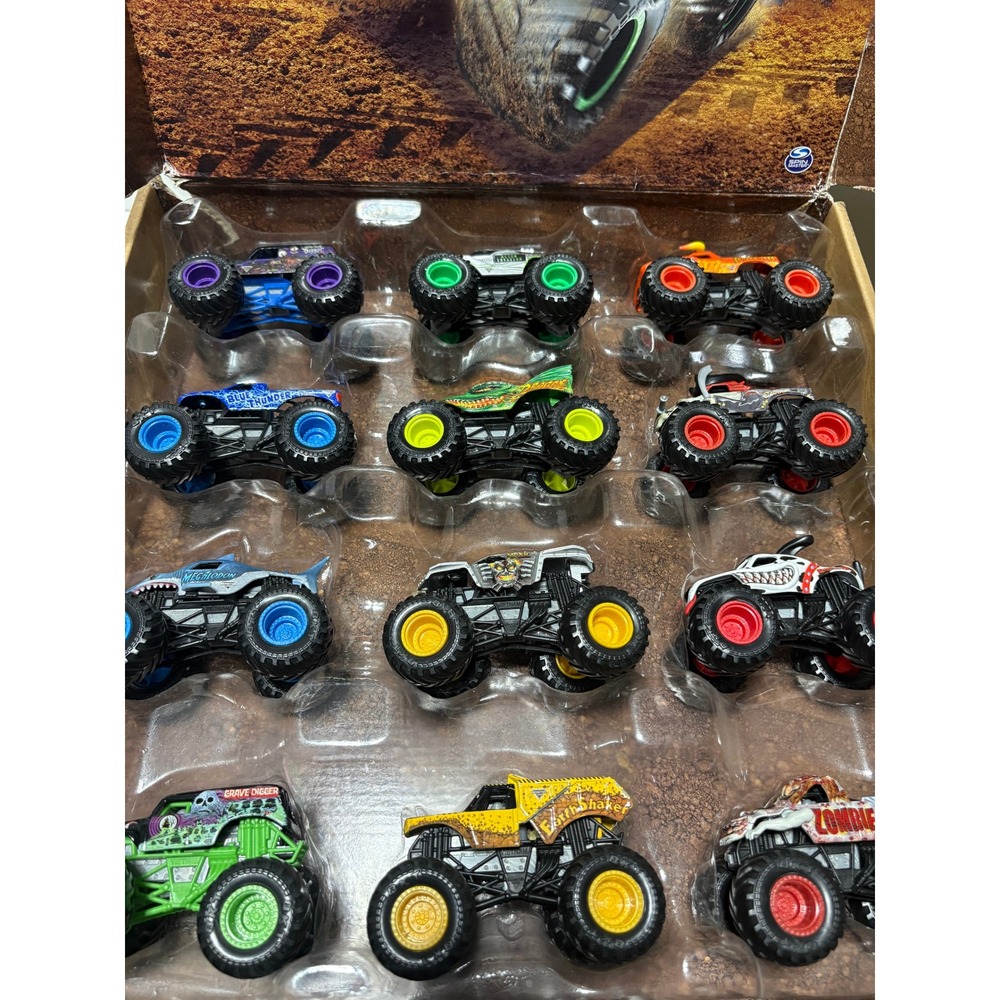 Monster Jam Spin Master 12-Pack Die-Cast Trucks 1:64 True Metal Grave Digger Set